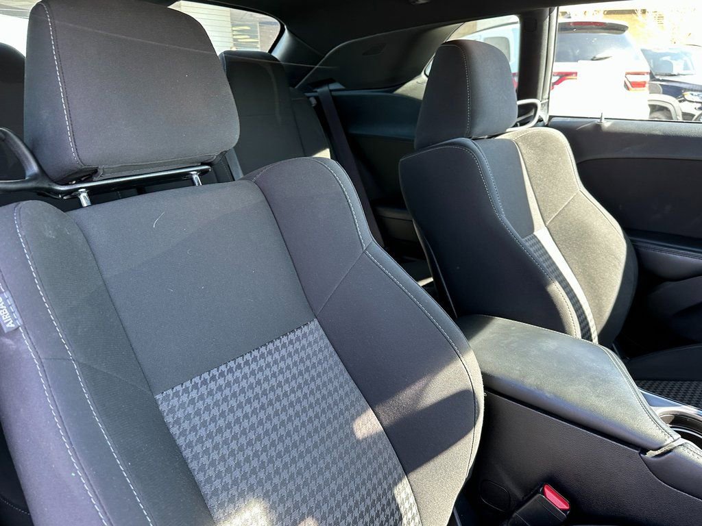 Certified 2022 Dodge Challenger R/T w/ Blacktop Package image 18