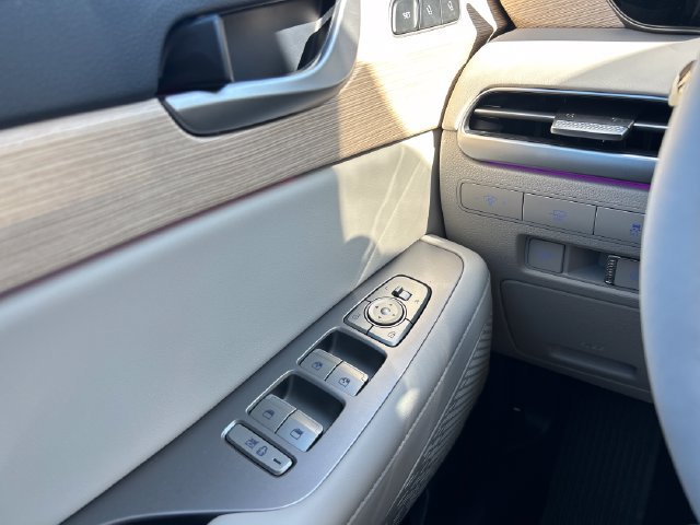 Used 2025 Hyundai Palisade Limited AWD/4WD image 12