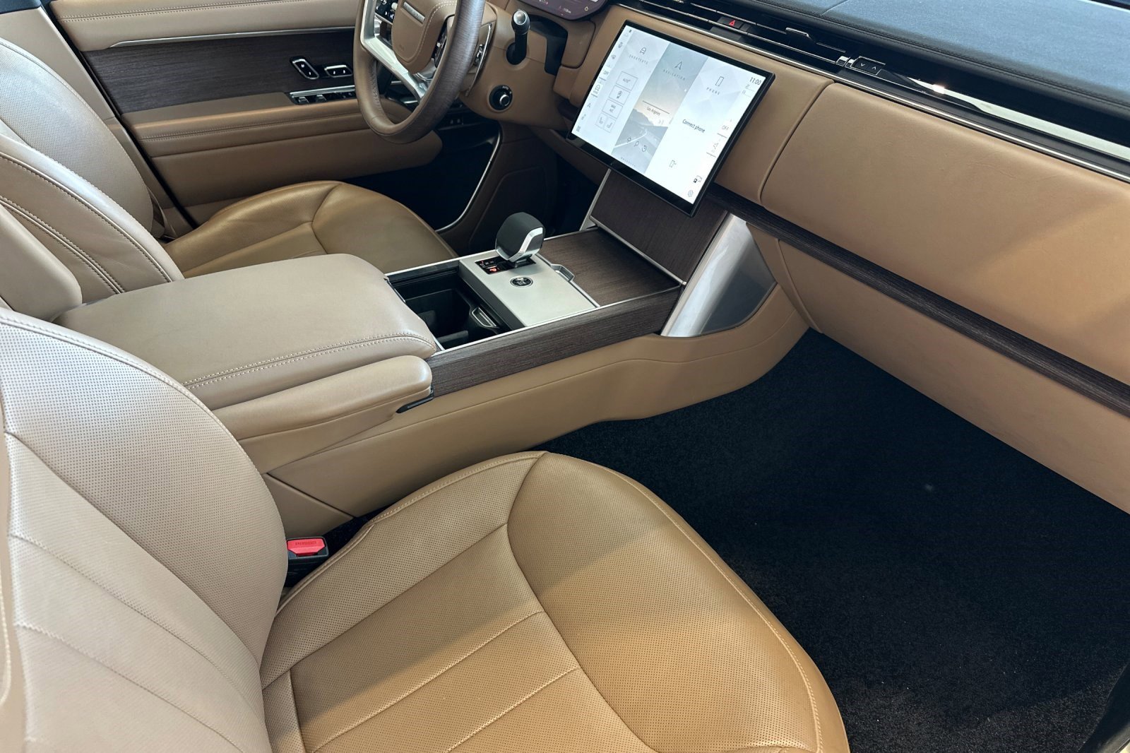 Certified 2025 Land Rover Range Rover Long Wheelbase SE image 32