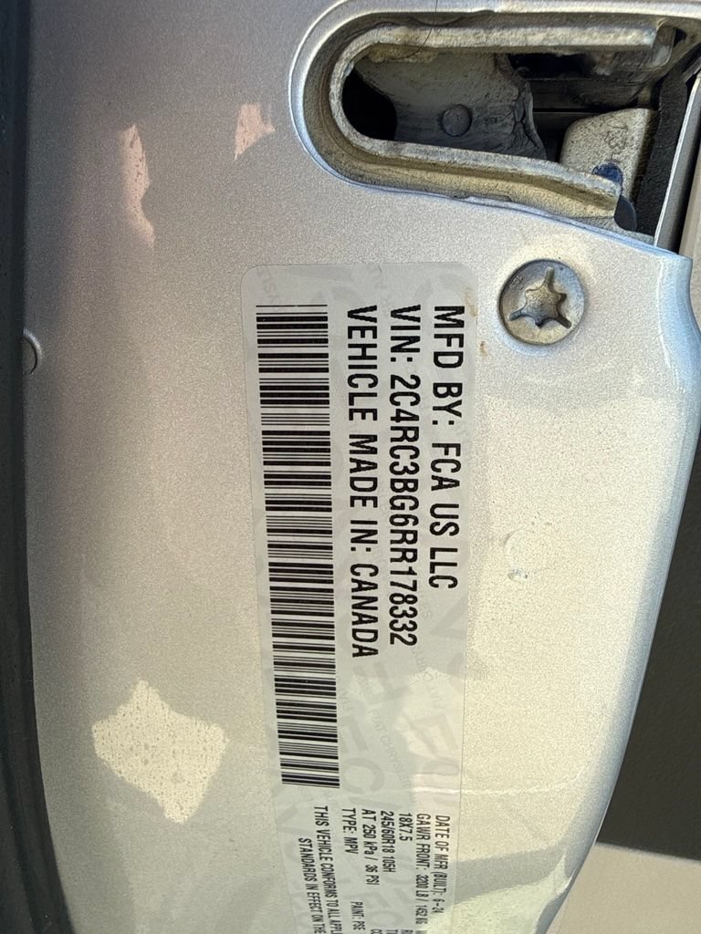 Used 2024 Chrysler Pacifica Touring-L AWD/4WD image 15
