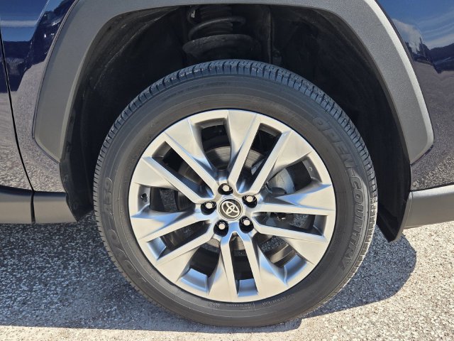 Used 2023 Toyota RAV4 XLE Premium FWD image 11