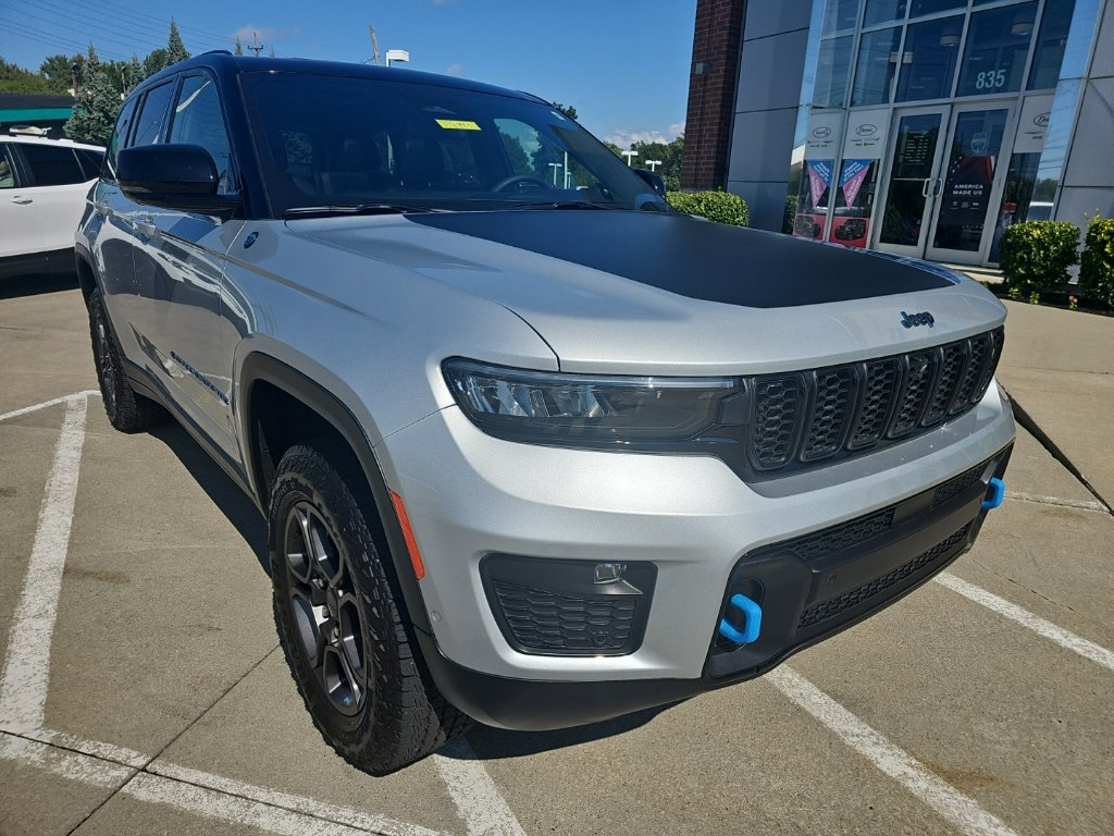 Certified 2024 Jeep Grand Cherokee Trailhawk w/ Advanced Protech Group II AWD/4WD image 5