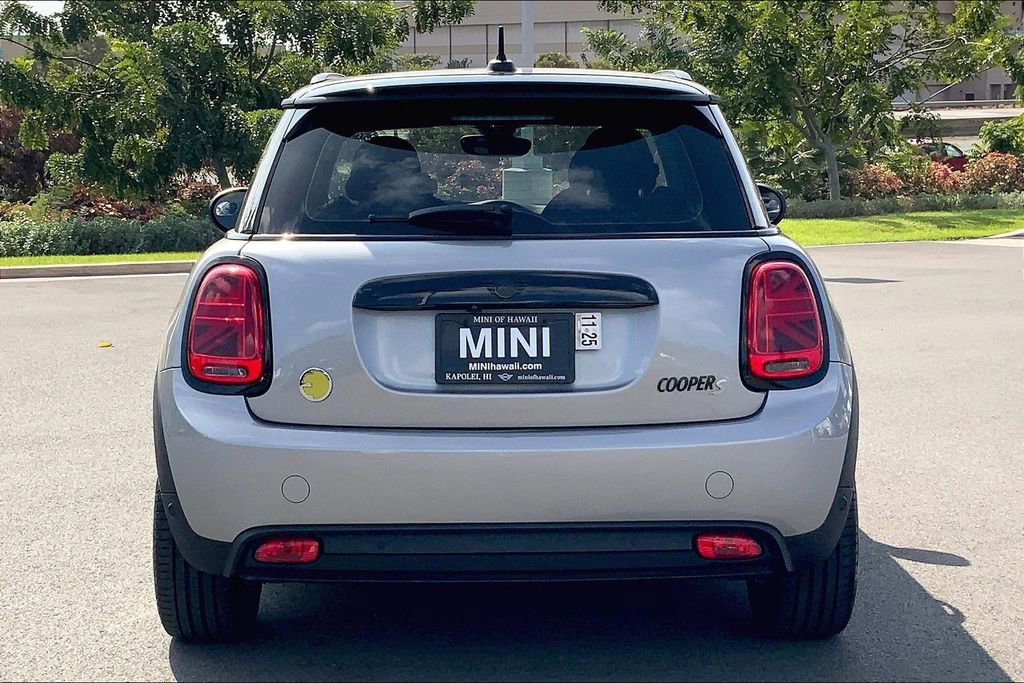 Certified 2024 MINI Cooper SE image 5