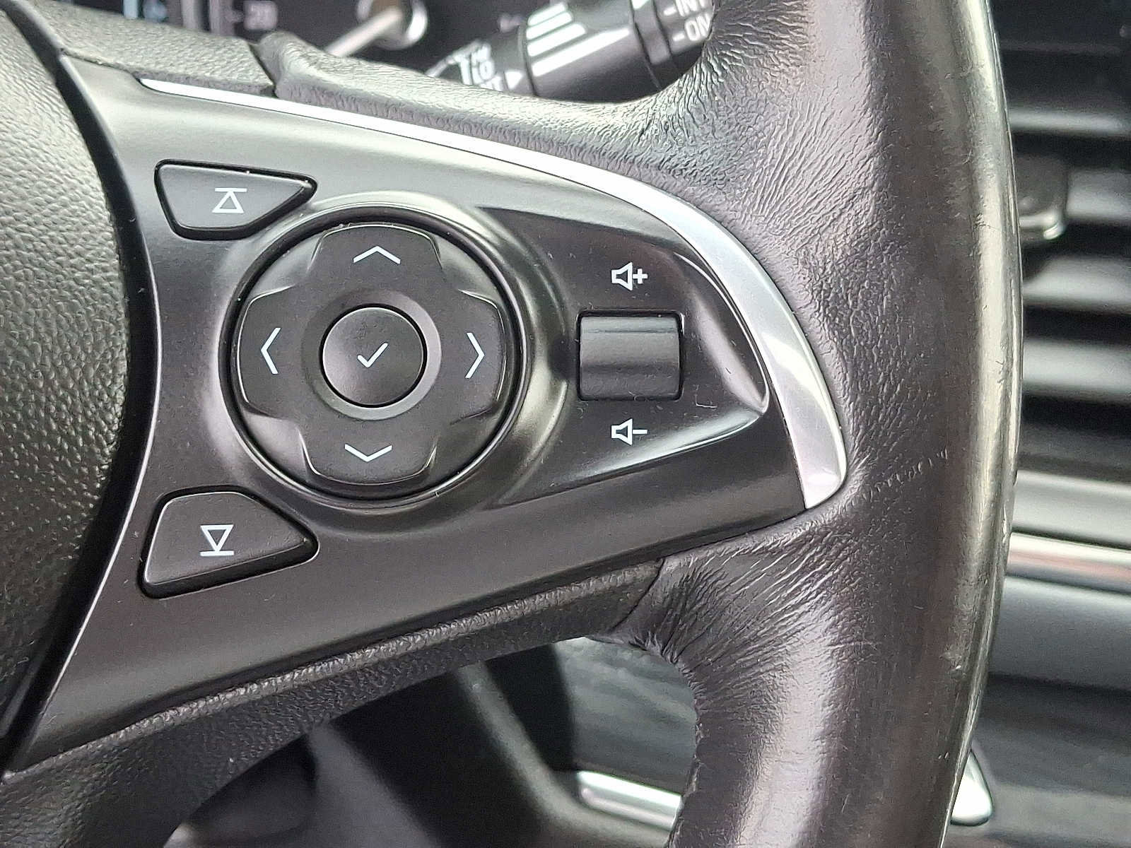 Used 2019 Buick Enclave Essence w/ Trailering Package, 5000 lbs. image 25