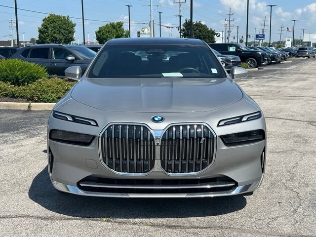 Used 2024 BMW i7 eDrive50 RWD image 2