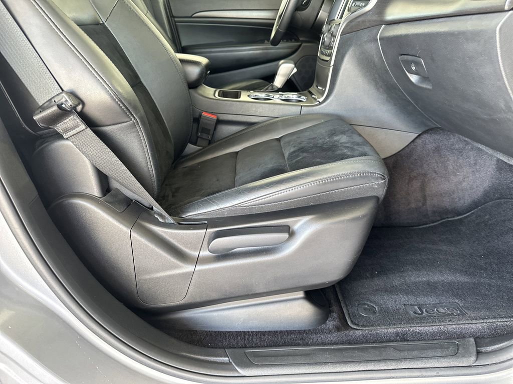 Used 2017 Jeep Grand Cherokee Altitude image 37