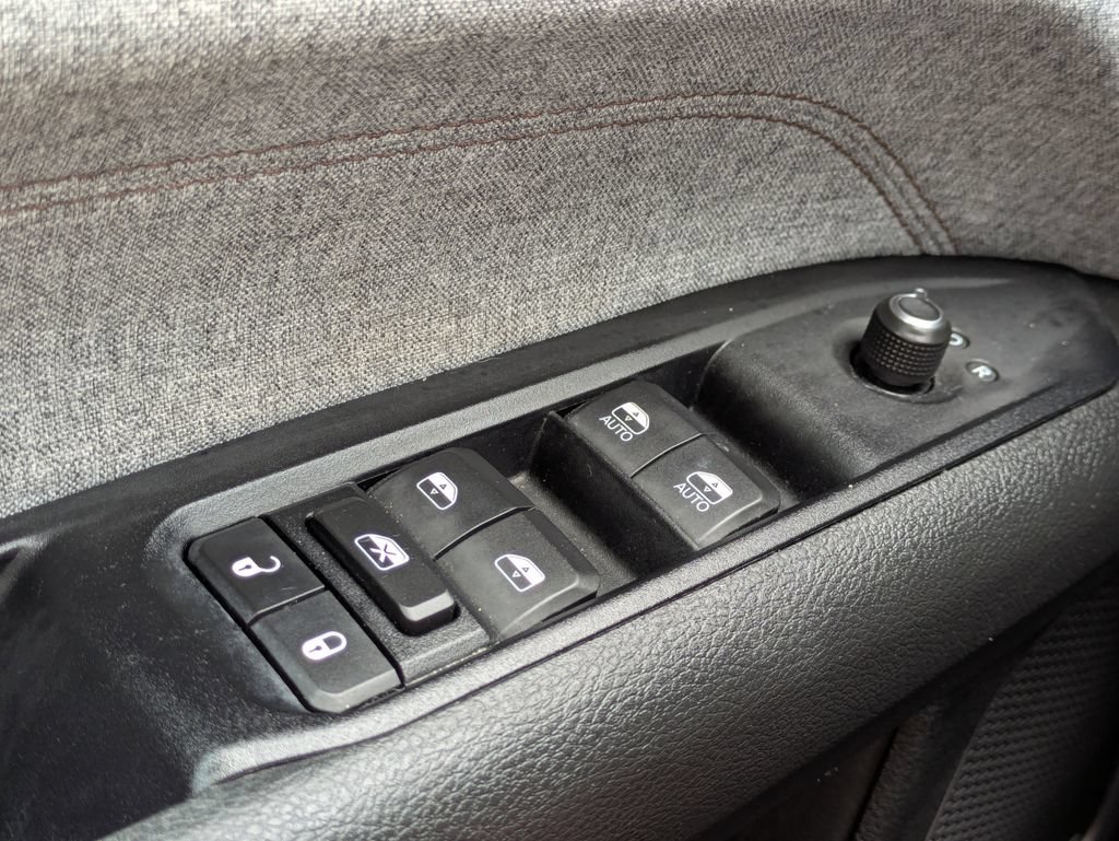 Used 2022 Jeep Compass Latitude w/ Sun and Sound Group AWD/4WD image 26