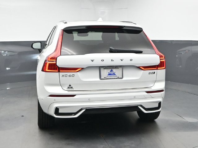 Used 2024 Volvo XC60 B5 Plus w/ Protection Package Premier AWD/4WD image 7