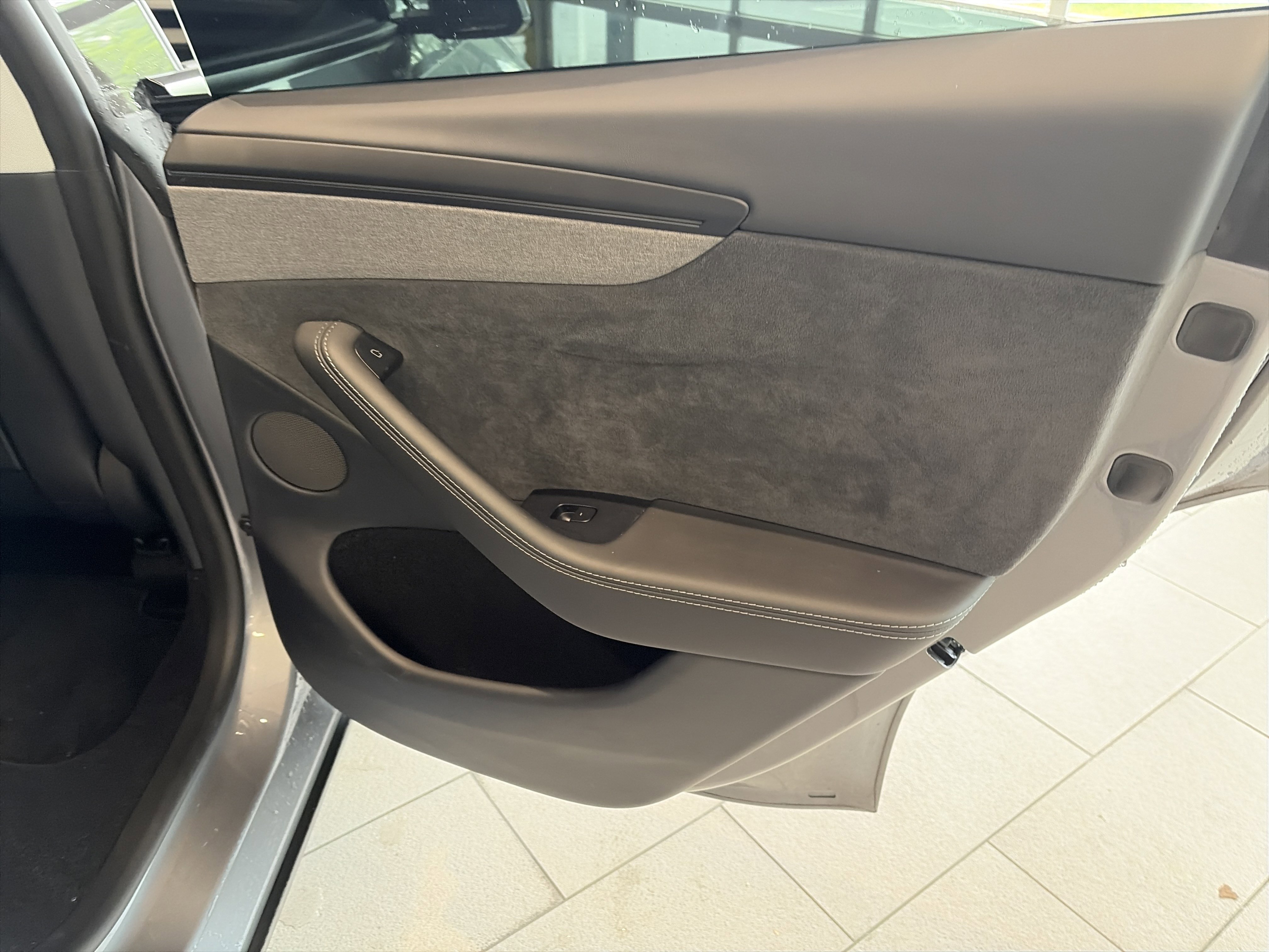 Used 2026 Tesla Model Y 2WD image 32