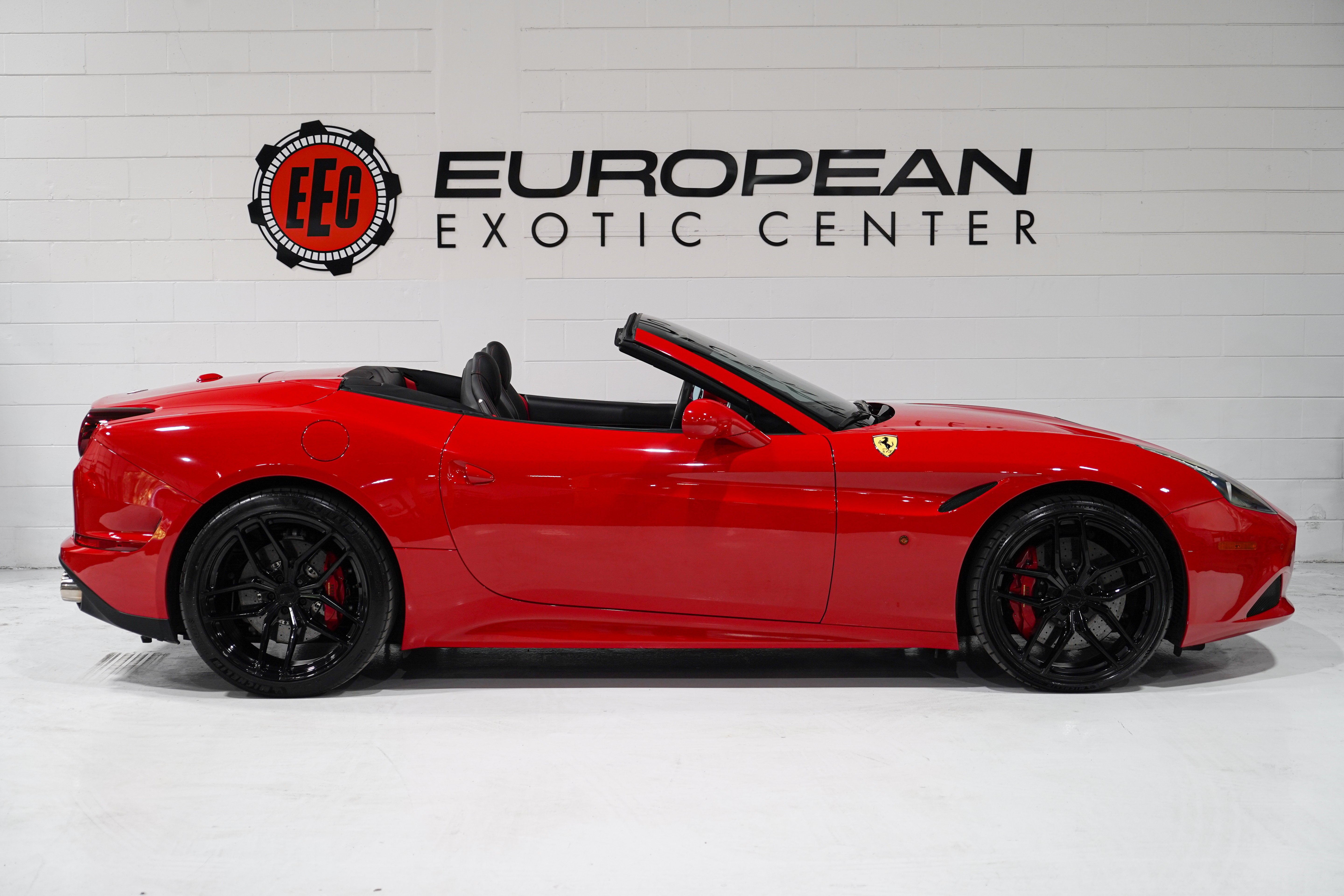 Used 2017 Ferrari California T RWD image 6