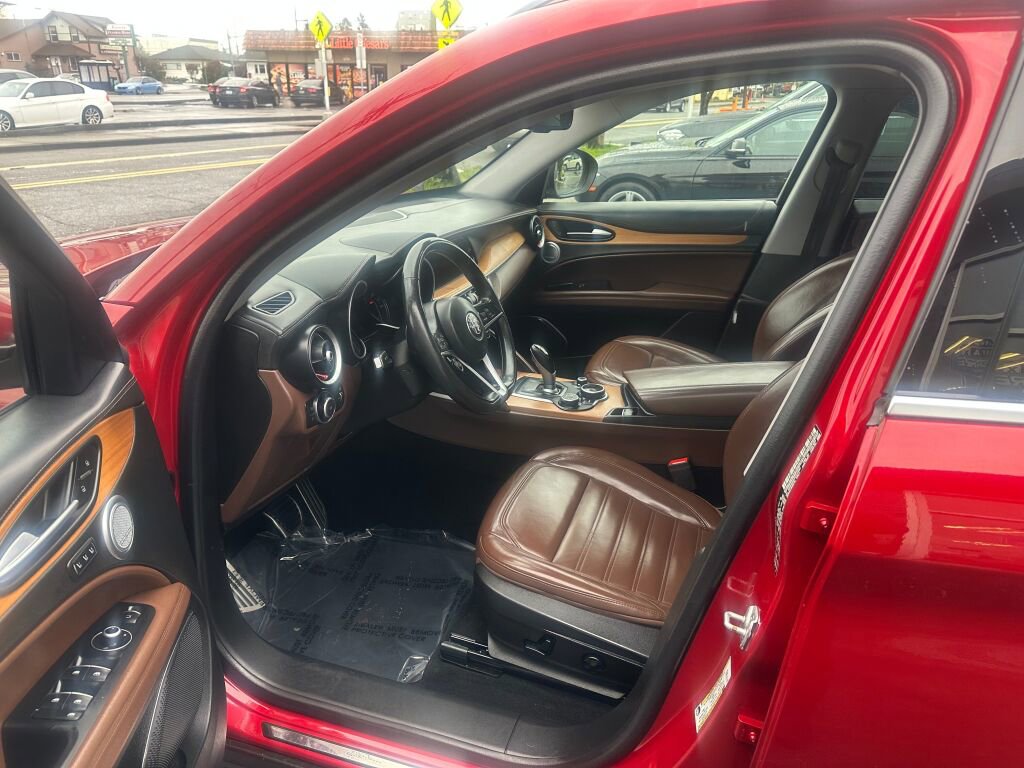 Used 2019 Alfa Romeo Stelvio Ti Lusso w/ Quick Order Package 22X Lusso image 8