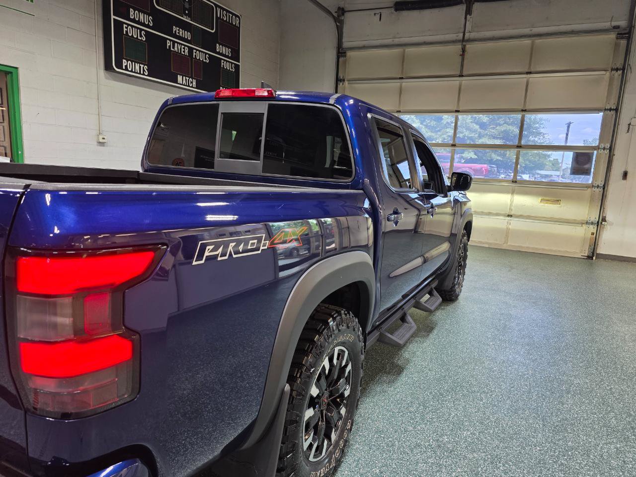Used 2022 Nissan Frontier PRO-4X w/ Technology Package AWD/4WD image 7
