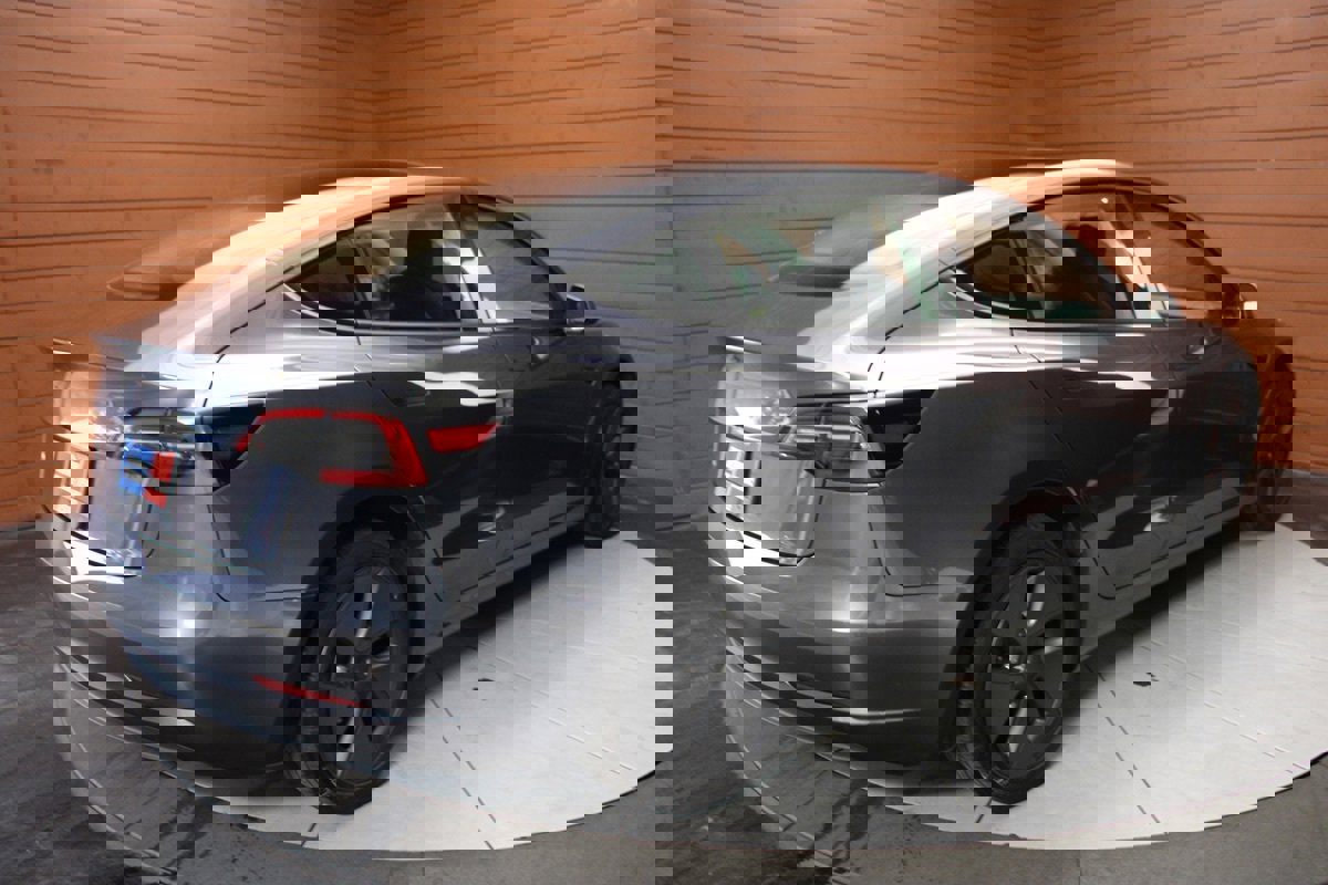 Used 2023 Tesla Model 3 Standard Range image 18