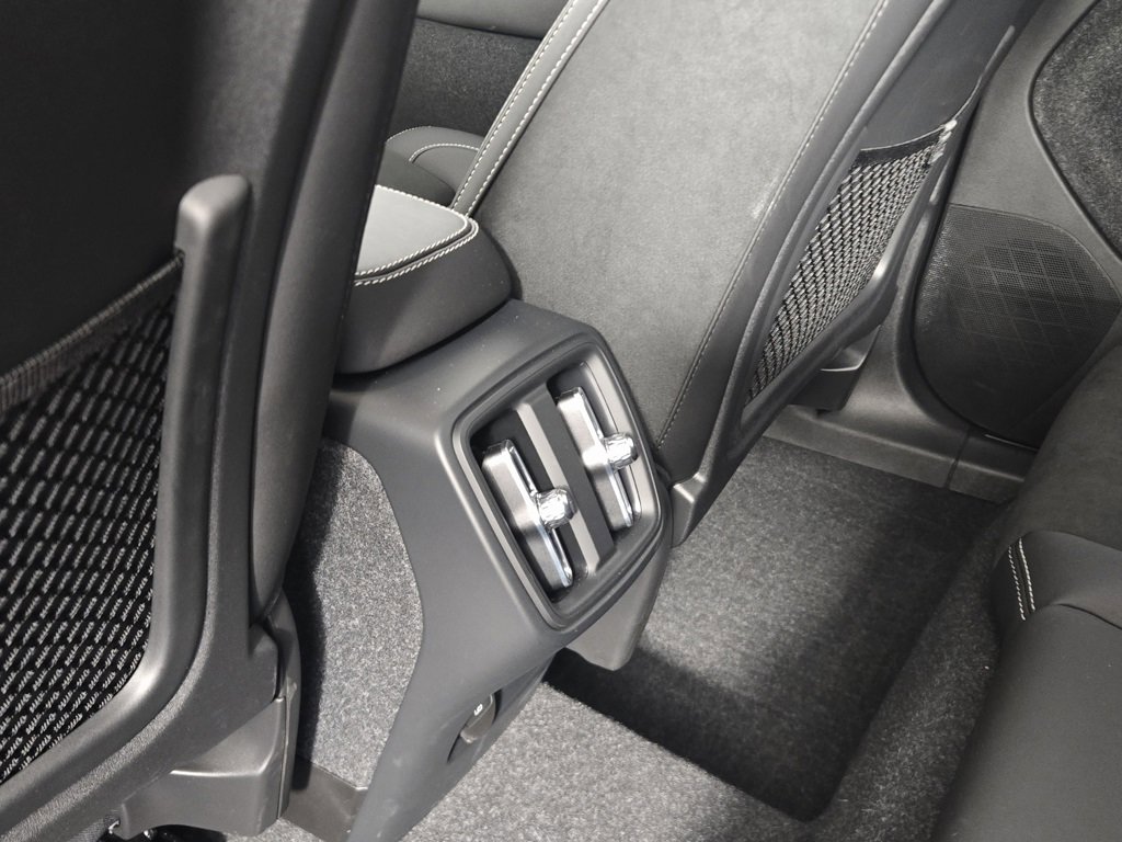 Certified 2023 Volvo XC40 B5 Ultimate w/ Climate Package image 14