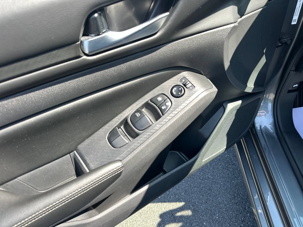 Used 2025 Nissan Altima 2.5 SV FWD image 16