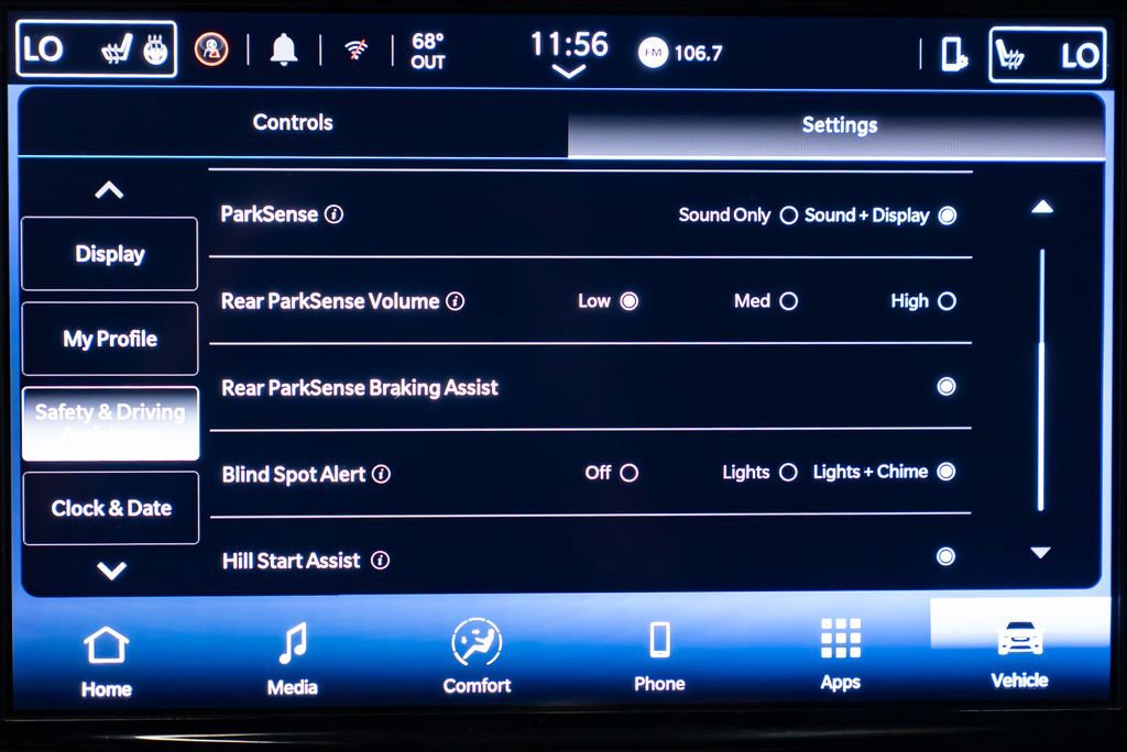 Used 2025 Chrysler Pacifica Select image 19