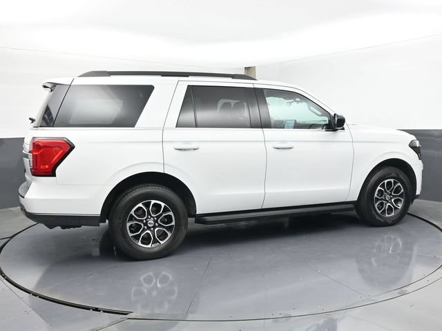 Used 2023 Ford Expedition XL AWD/4WD image 3