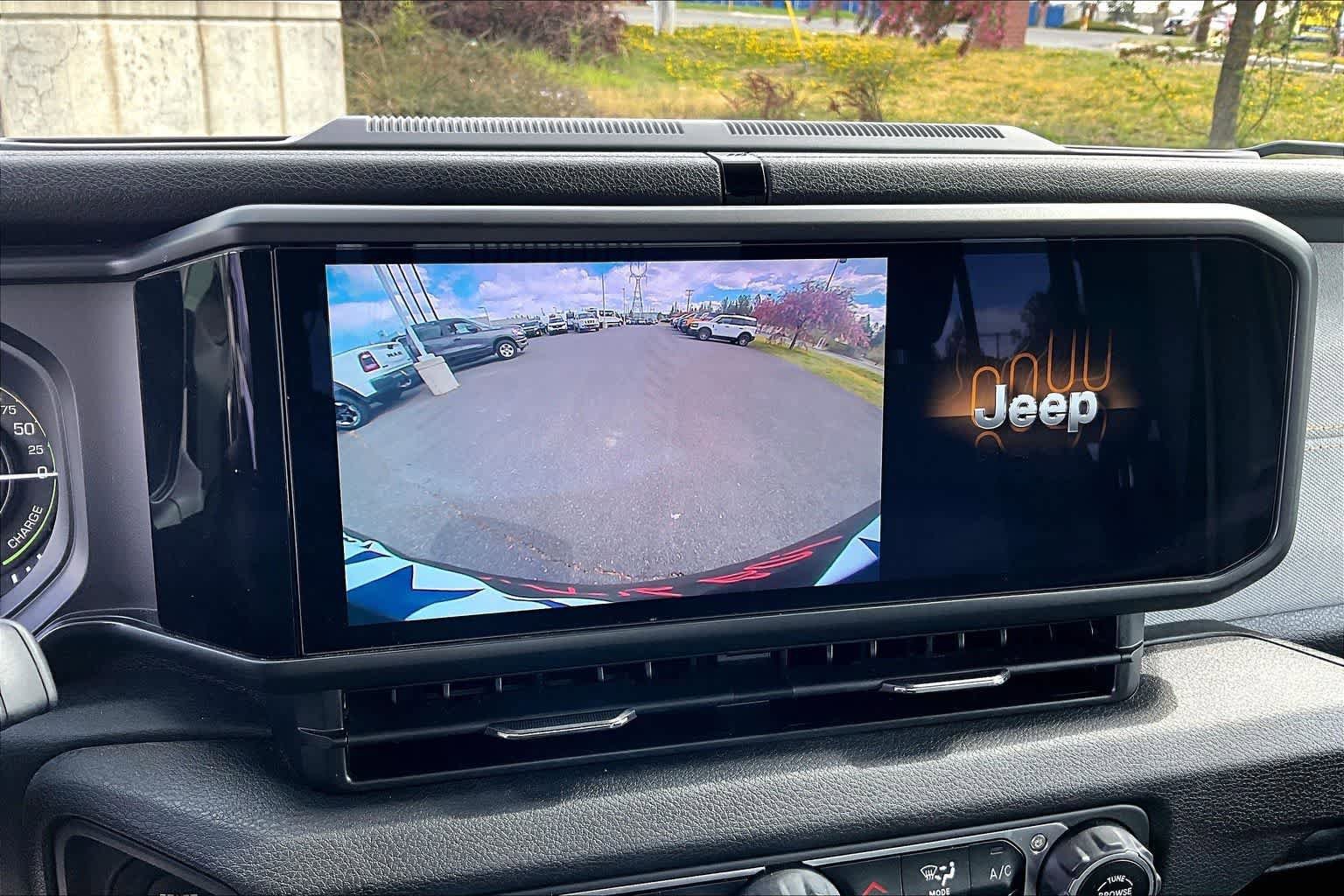 Used 2024 Jeep Wrangler Unlimited AWD/4WD image 27