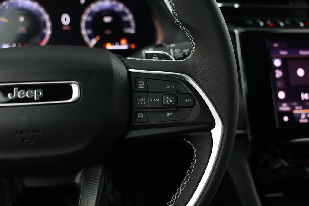 New 2025 Jeep Grand Cherokee Laredo image 18