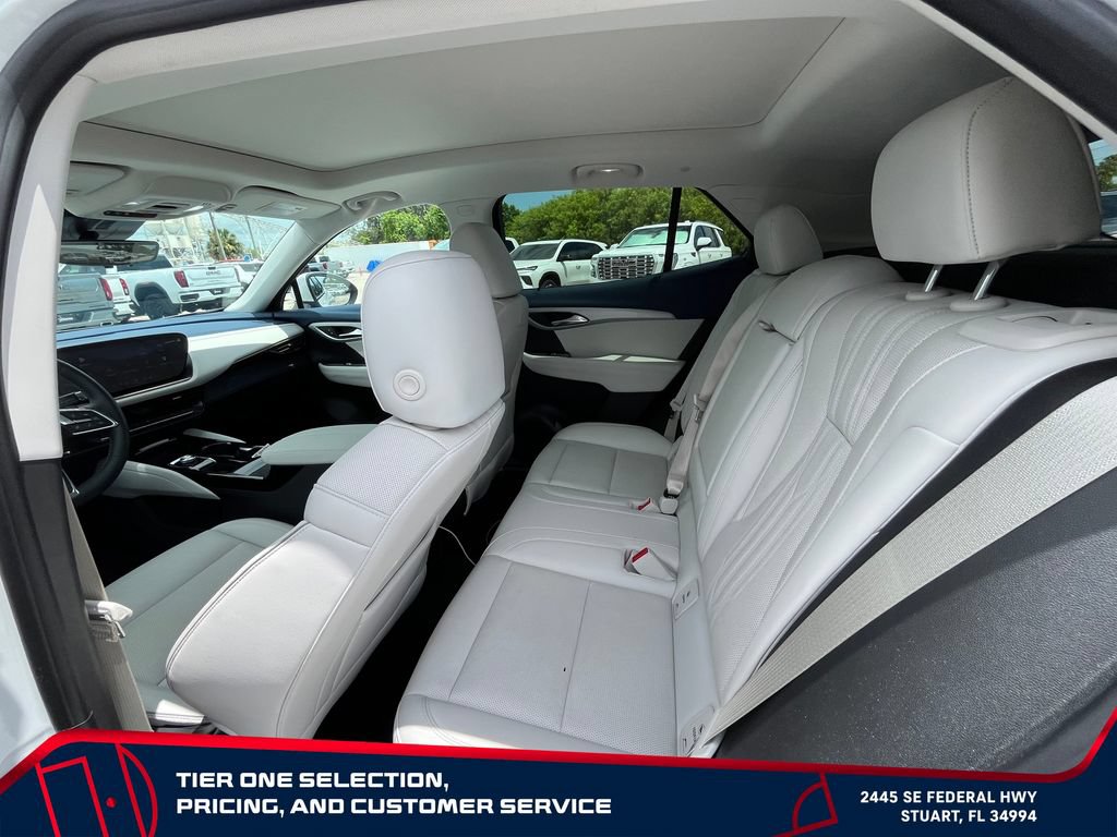 Used 2025 Buick Envision Avenir AWD/4WD image 12