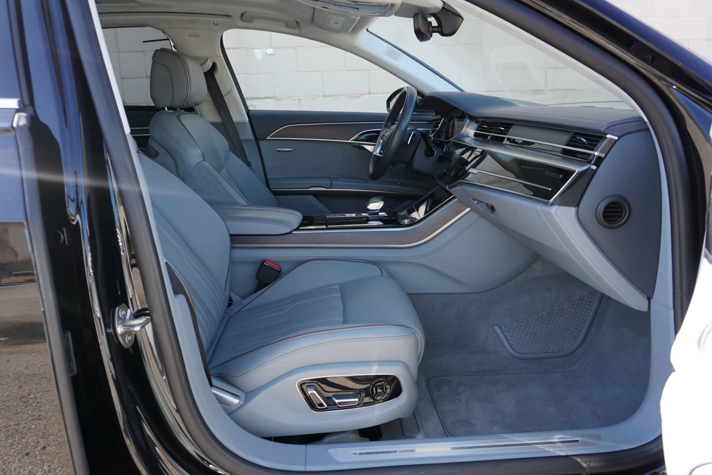 Used 2020 Audi A8 L 4.0T w/ Executive Package image 19