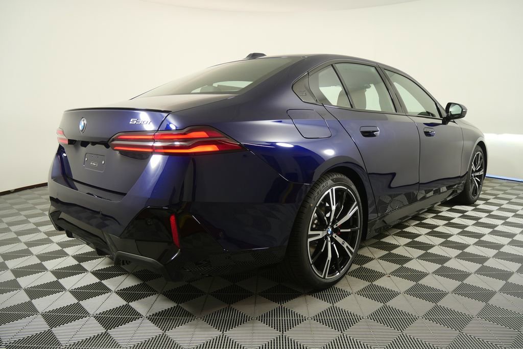 Used 2026 BMW 530i w/ M Sport Package RWD image 3