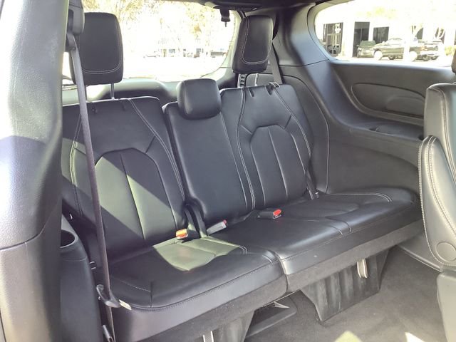 Used 2025 Chrysler Pacifica Select image 36