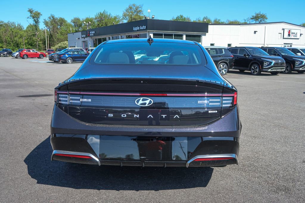 Used 2025 Hyundai Sonata SEL FWD image 12
