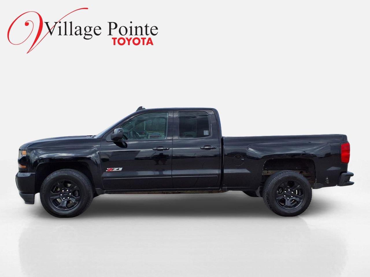 Used 2017 Chevrolet Silverado 1500 LT w/ Midnight Edition image 2