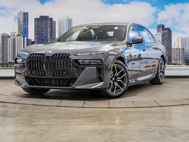 Used 2026 BMW 750e xDrive AWD/4WD image 2