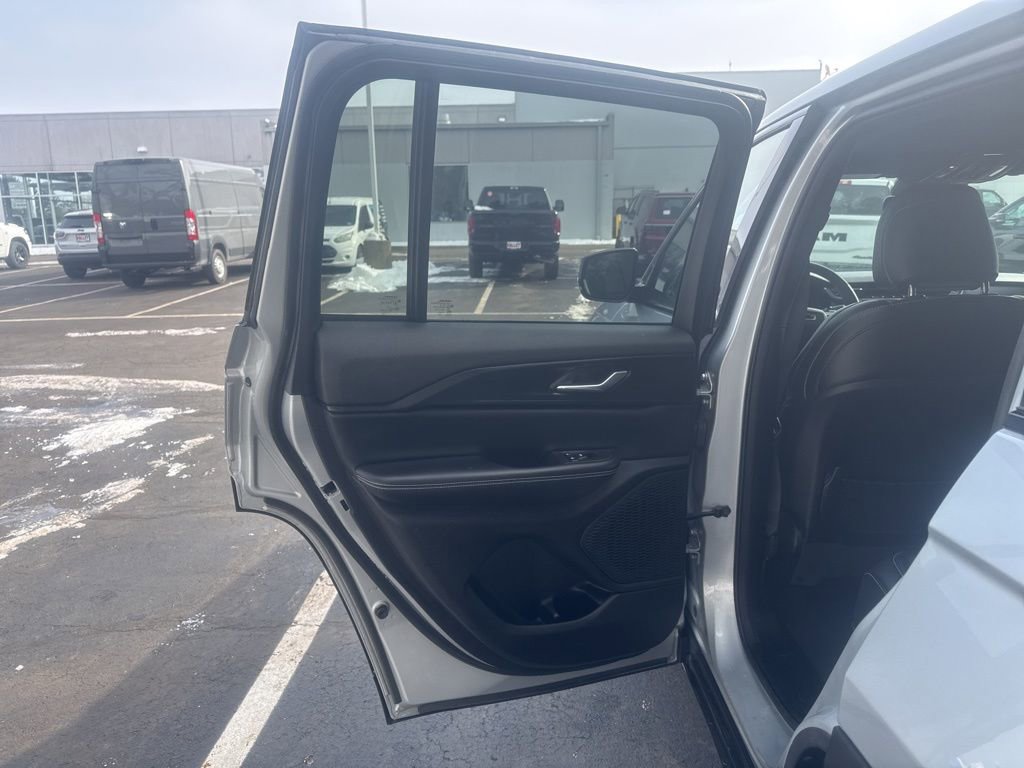 Used 2024 Jeep Grand Cherokee Altitude image 26