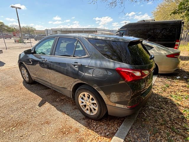 Used 2020 Chevrolet Equinox LS w/ LS Convenience Package FWD image 4