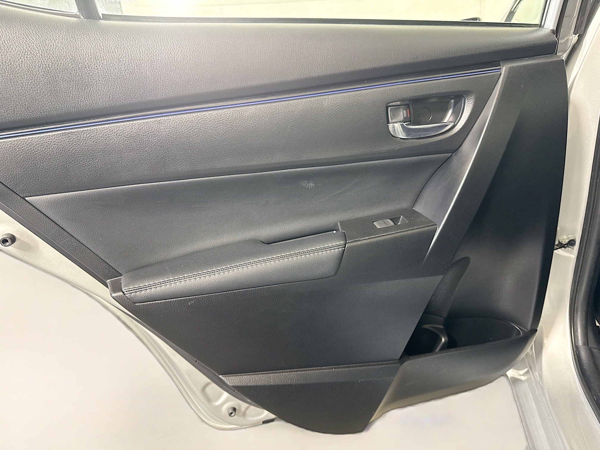 Used 2018 Toyota Corolla SE w/ SE Premium Package FWD image 26