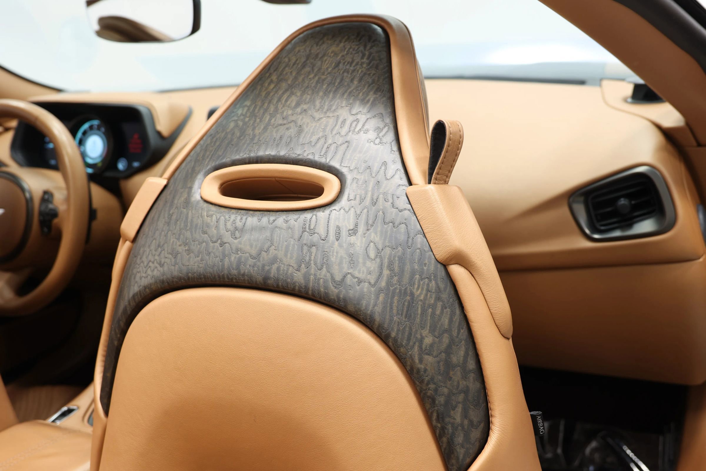 Used 2020 Aston Martin DB11 Volante image 71