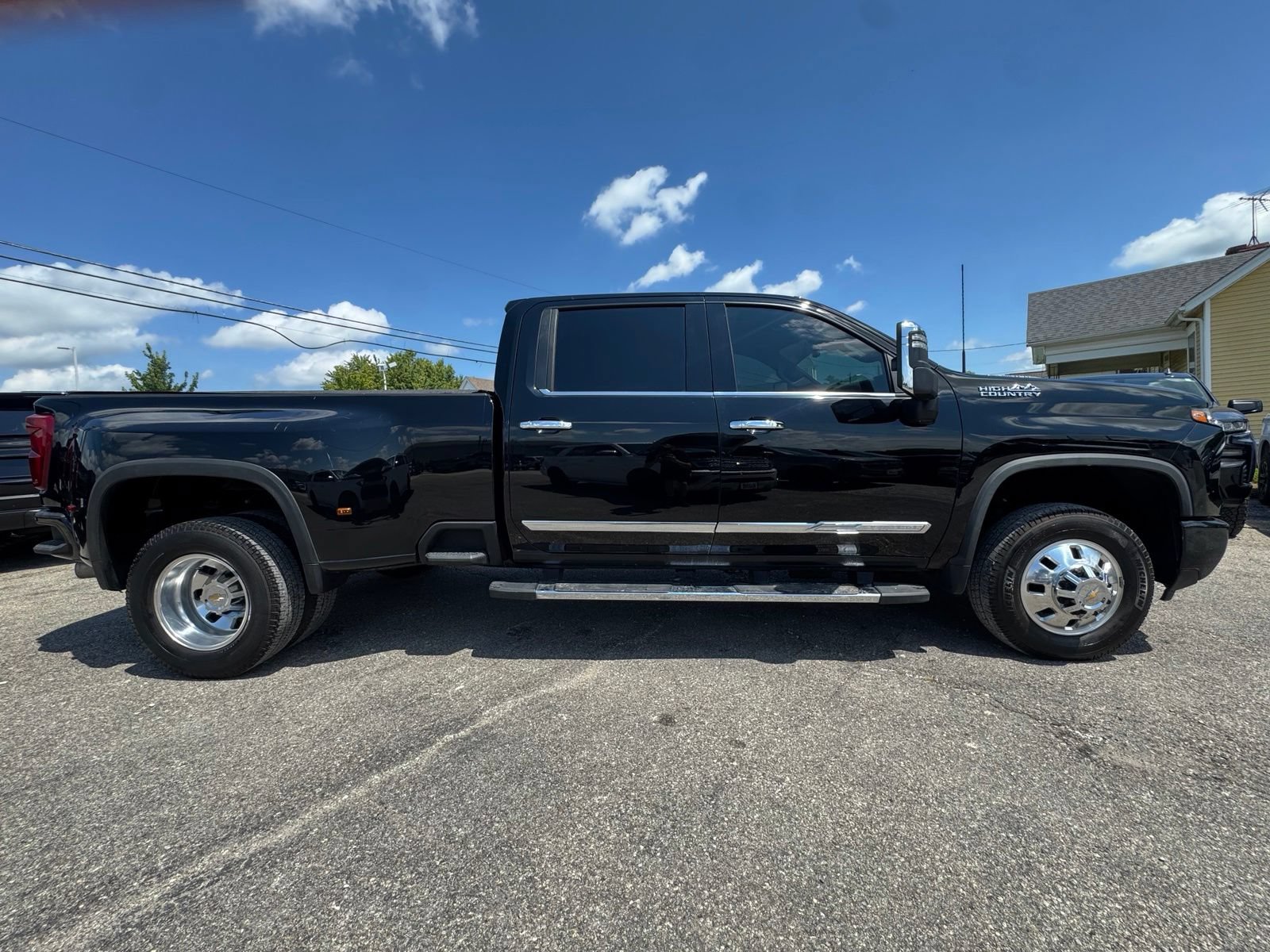 Used 2025 Chevrolet Silverado 3500 High Country w/ Technology Package AWD/4WD image 7