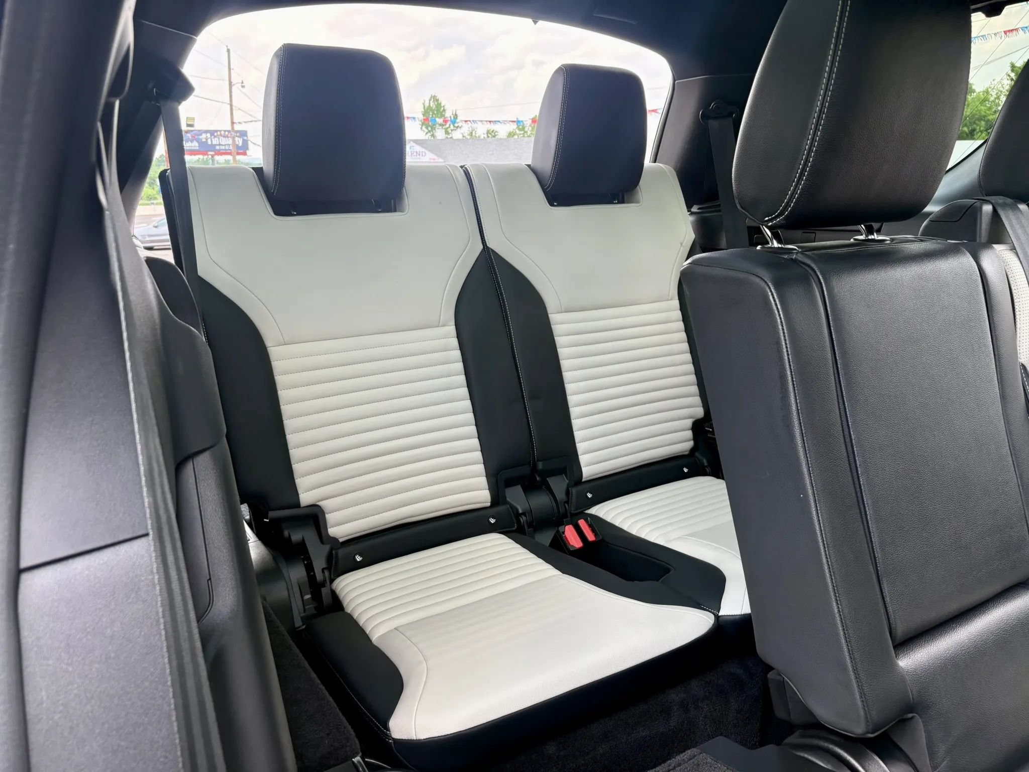 Used 2022 Land Rover Discovery S R-Dynamic AWD/4WD image 30