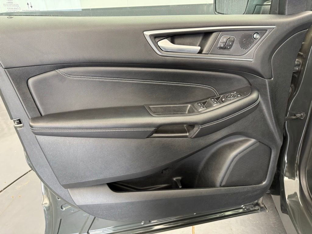 Used 2022 Ford Edge Titanium AWD/4WD image 23
