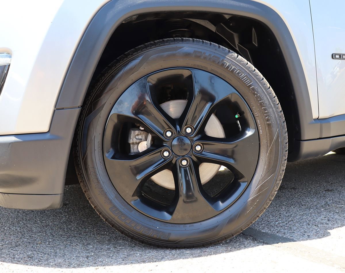 Used 2020 Jeep Compass Latitude FWD image 5