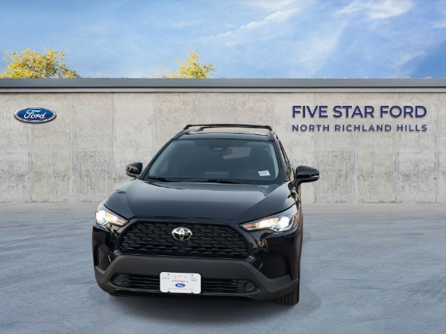 Used 2025 Toyota Corolla Cross LE FWD image 3