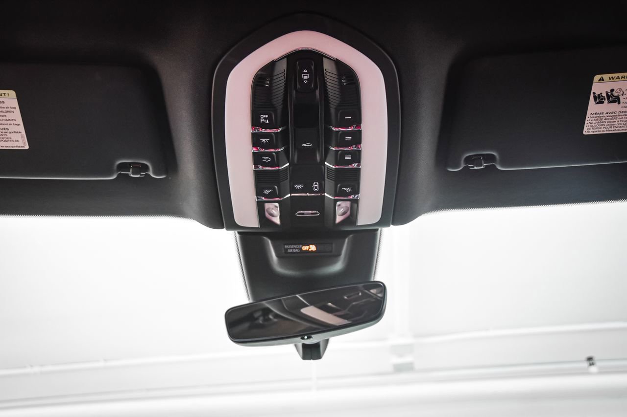 Certified 2025 Porsche Macan GTS image 18