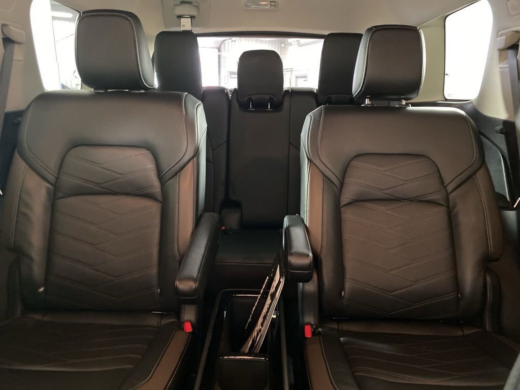 Used 2023 Nissan Pathfinder Platinum image 12