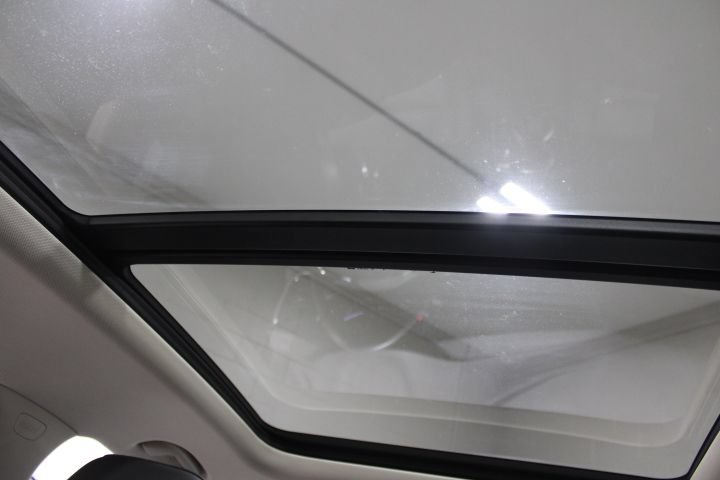 Used 2023 Buick Envision Avenir AWD/4WD image 3