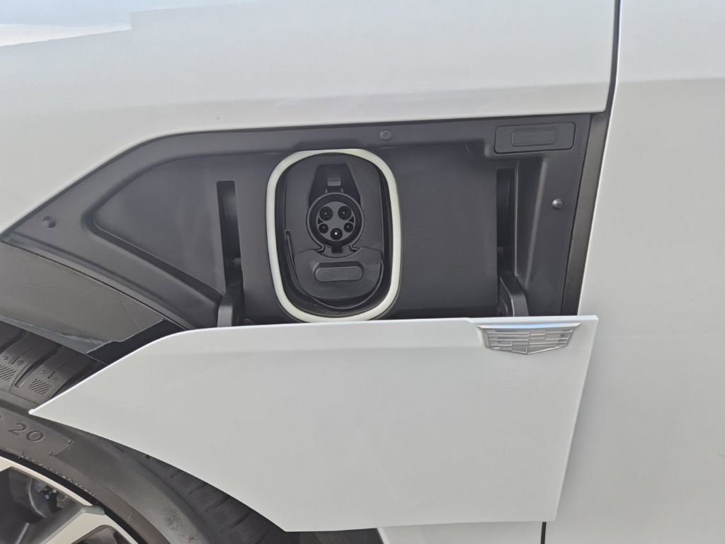 New 2026 Cadillac Lyriq Sport w/ LPO, Floor Liner Package AWD/4WD image 36