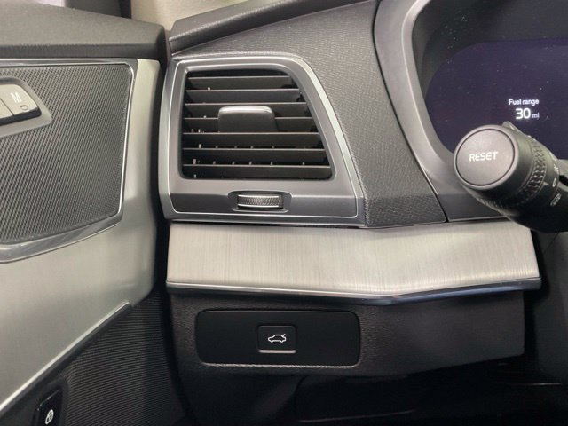Certified 2025 Volvo XC90 B5 Core w/ Protection Package Premier AWD/4WD image 25