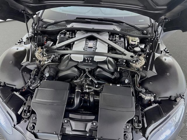 Used 2023 Aston Martin V12 Vantage image 24