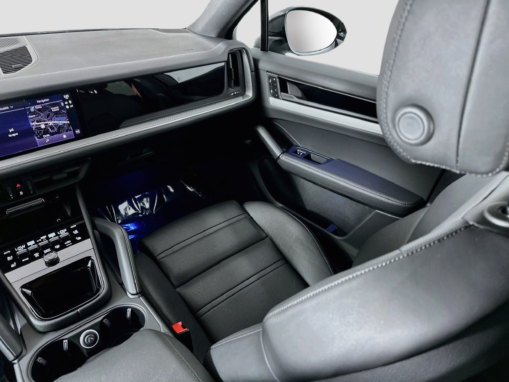 Certified 2026 Porsche Cayenne Coupe AWD/4WD image 25