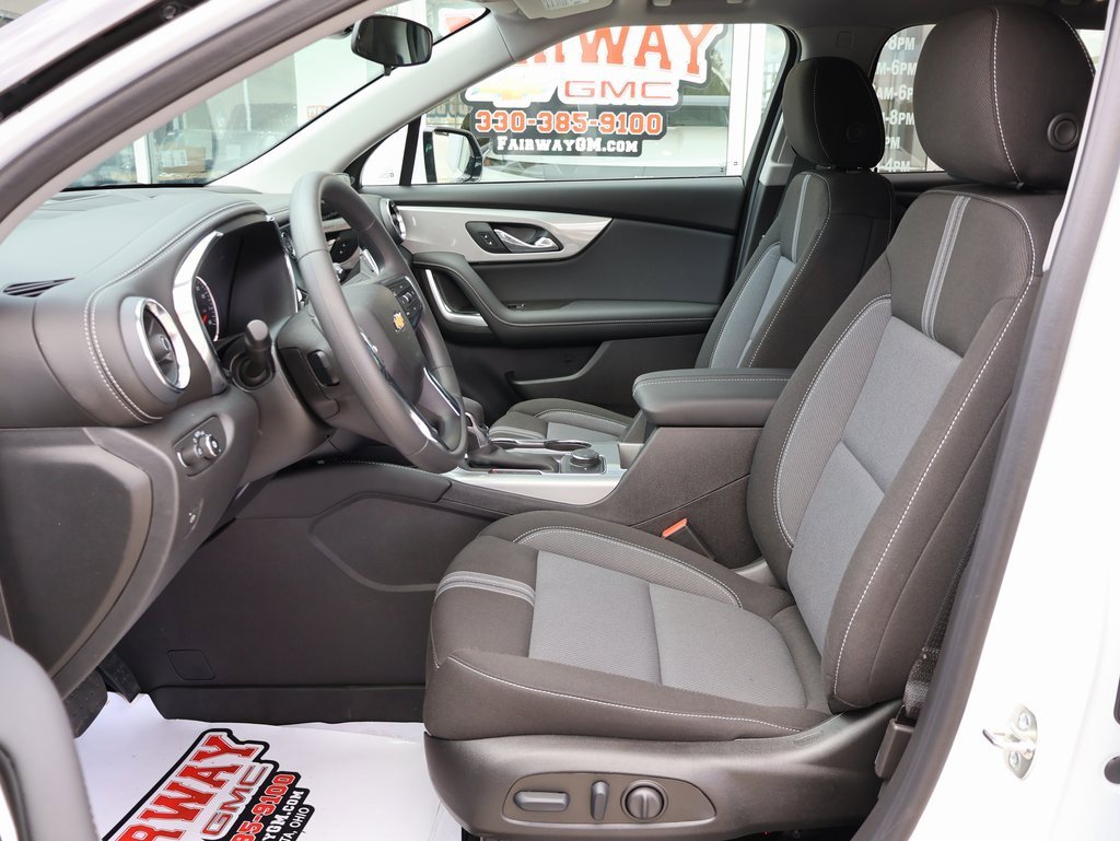New 2025 Chevrolet Blazer LT w/ LPO, Black Sport Package image 13