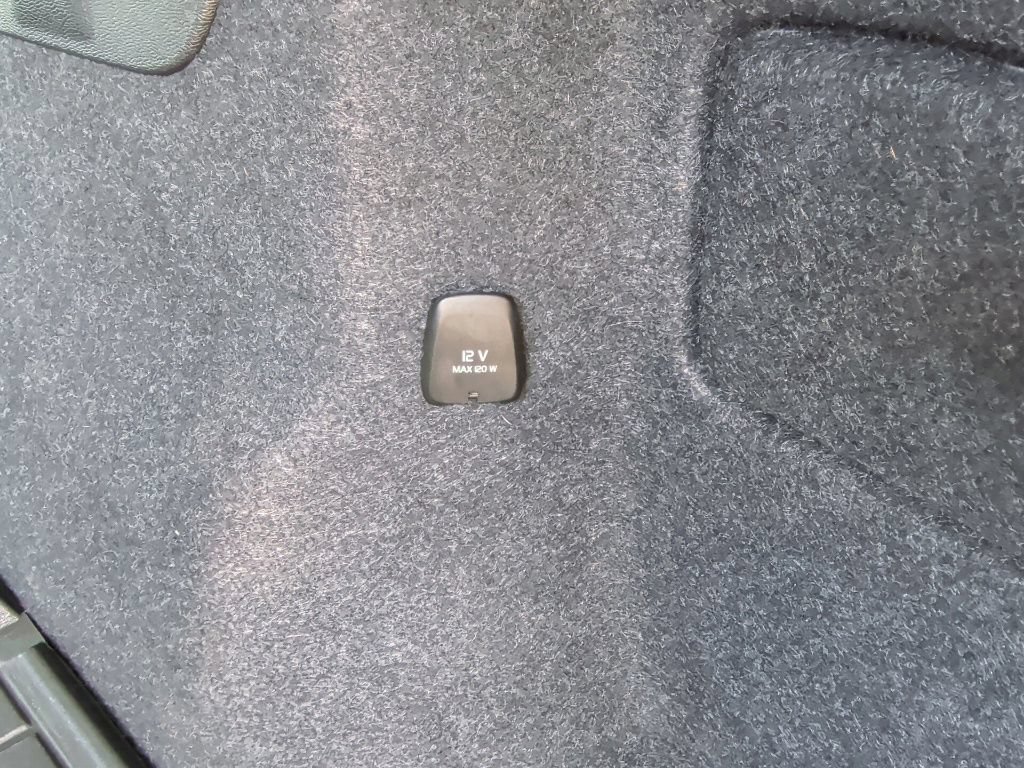 Used 2025 Volvo XC40 B5 Plus AWD/4WD image 40