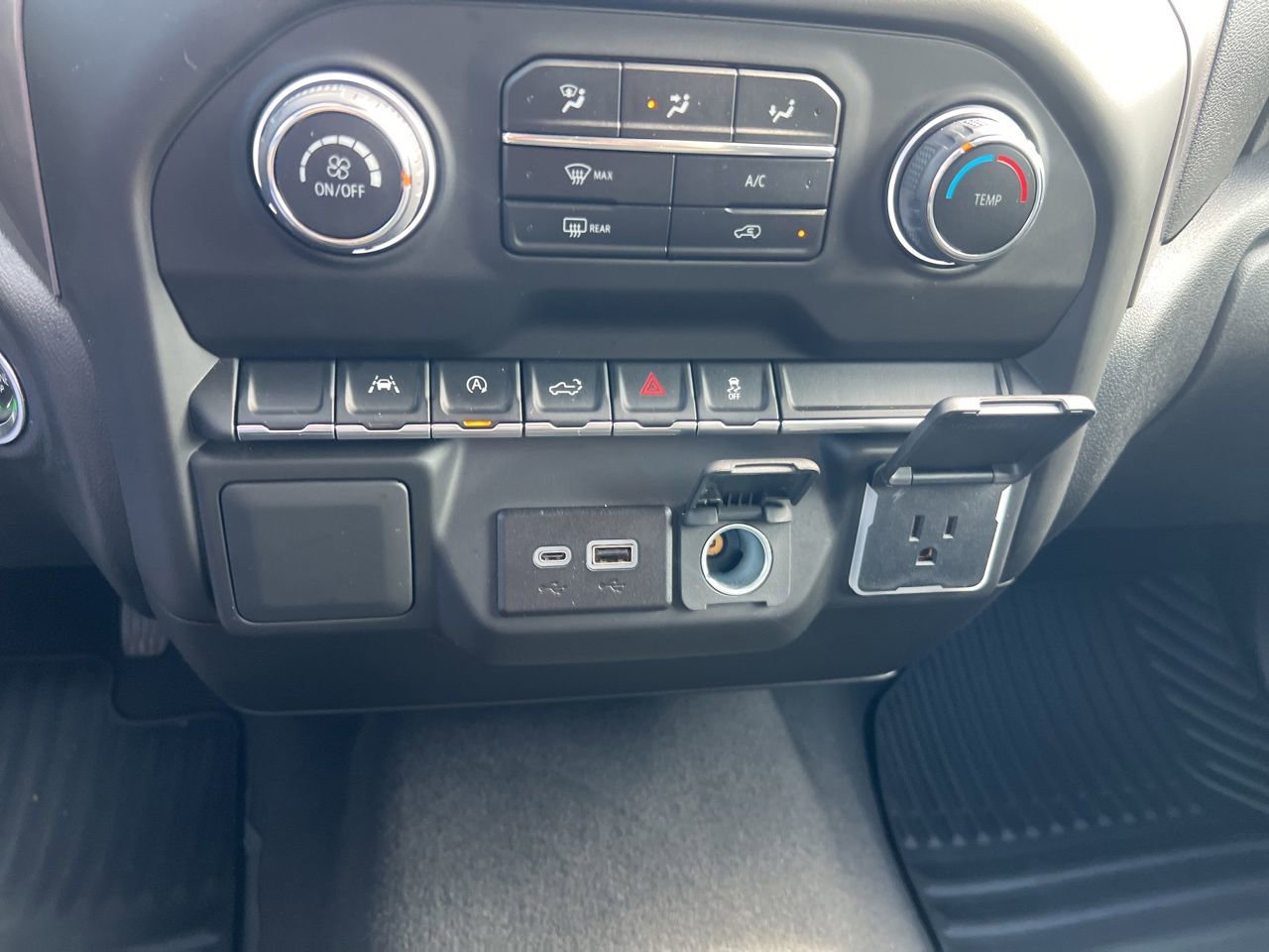 Used 2024 Chevrolet Silverado 1500 Custom AWD/4WD image 31