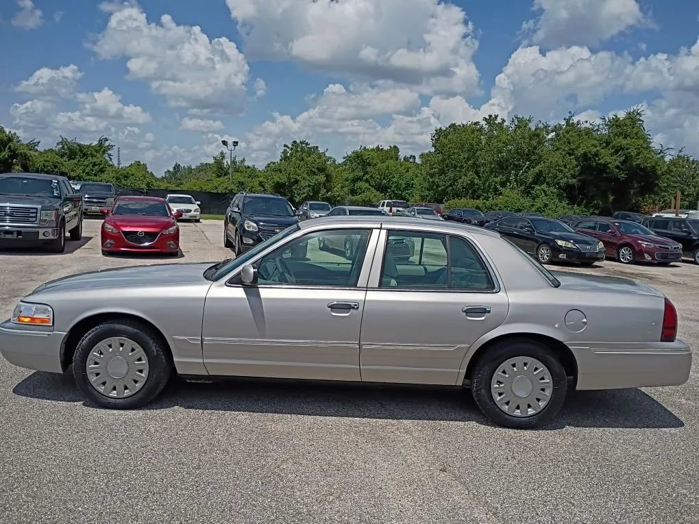 Used 2004 Mercury Grand Marquis GS RWD image 2